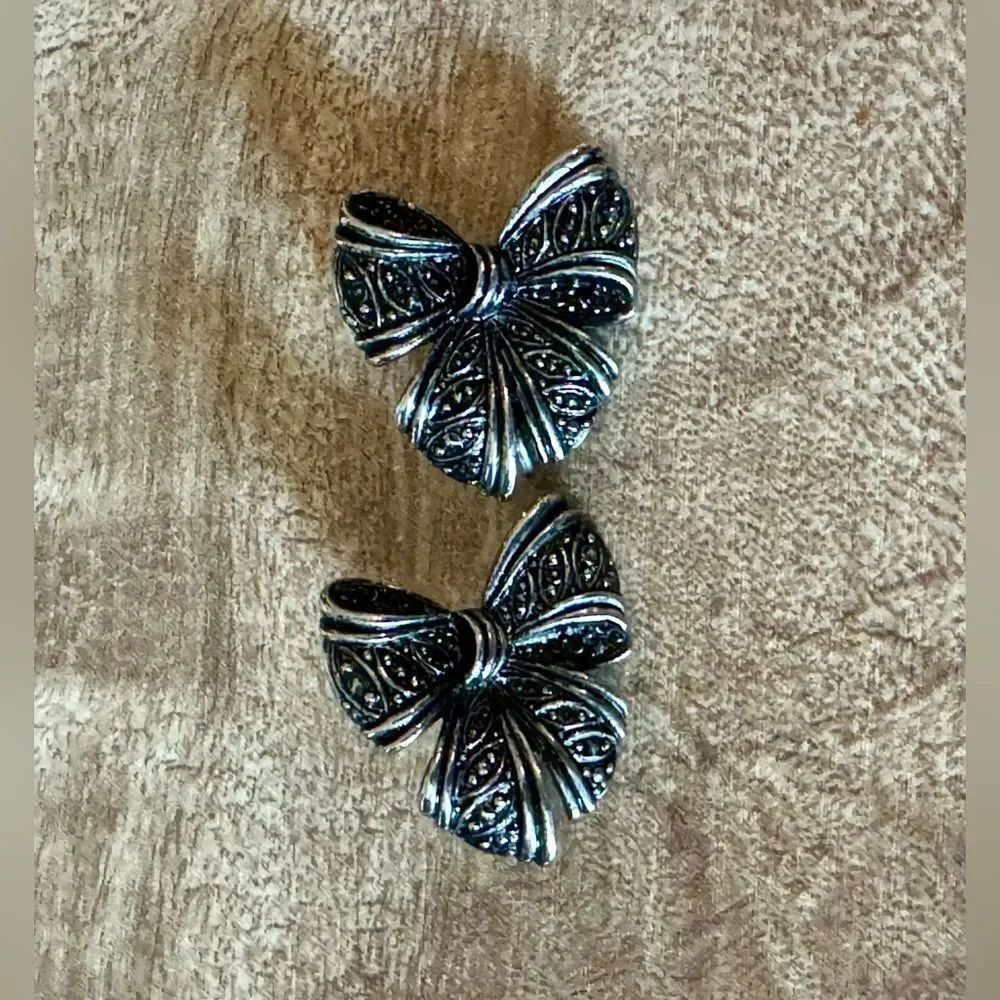 Ribbon Vintage Clip On Earrings Antique Silver Toned Rare Retro Dress Up